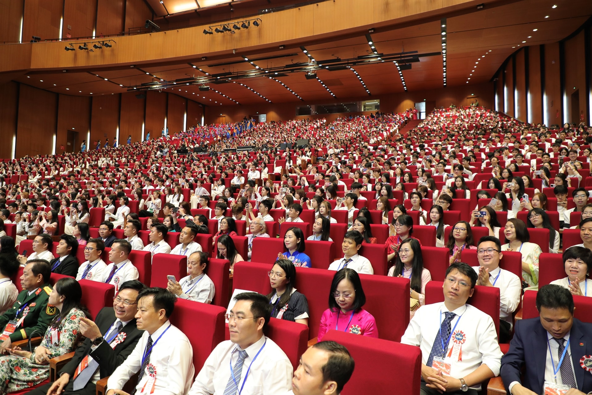 Các đại biểu tham dự Lễ kỷ niệm 120 năm Ngày truyền thống Đại học Quốc gia Hà Nội