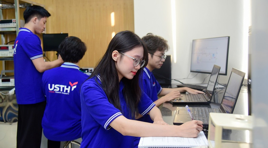 Sinh viên Trường ĐH Khoa học và Công nghệ Hà Nội